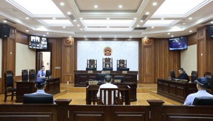 贵阳一支队长受贿1078万余元,为维系关系和提拔15次给同一人送钱