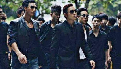 香港黑帮教父：新义安14K大佬把酒言欢，如今出狱只能玩区块链