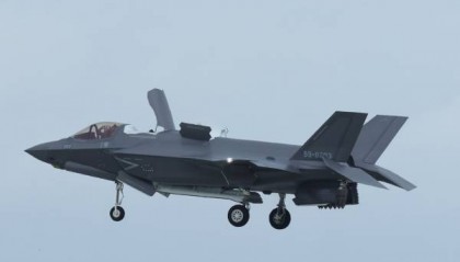 日本首批F-35B从美国飞回,战后首次拥有舰载战斗机