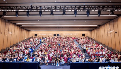 卓越教育i01编程正式亮相 助力青少年素养与学业双赢成长