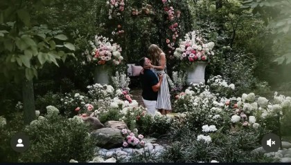 泰勒·斯威夫特官宣与男友订婚:你的英语老师和体育老师订婚