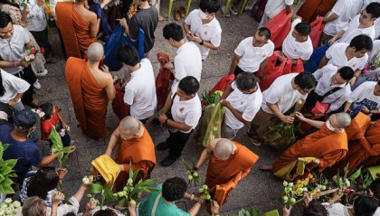 多名佛教高僧卷入性丑闻引发舆论震动，泰国国王罕见公开批评