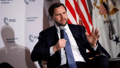 美副总统批评俄罗斯“要求太多”：俄乌现在应“直接谈判”