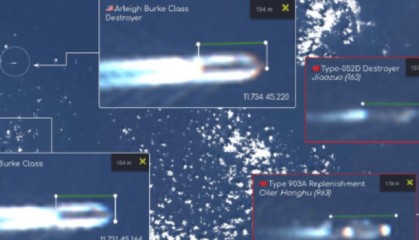 红海海战，胡塞武装追击美军，连打8小时，美舰紧急奔向中方编队