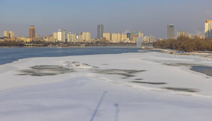 哈尔滨警方：气温回升，即日起禁止车辆和行人在松花江冰面通行或滞留