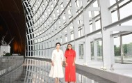 彭丽媛同巴西总统夫人罗桑热拉参观中国国家大剧院