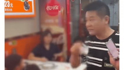 3女子带4个孩子点一碗面多次续面被拒,差评报警后老板拒和解