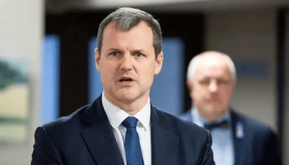 比美国还硬气？中方外交官被驱逐，沉默3天后，我外交部回应亮了！