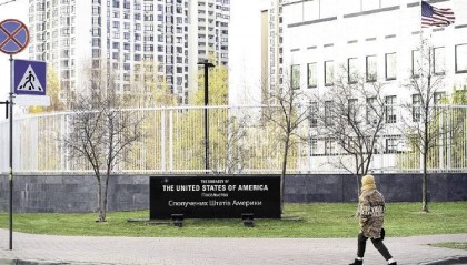 美紧急关闭使馆，俄方如何报复引猜测，重大空袭预警笼罩乌首都