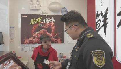 绝味鸭脖有门店多人伪造健康证，客服回应！曾宣称有飞行检查