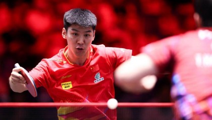 淘汰张本智和！薛飞晋级WTT新加坡大满贯16强
