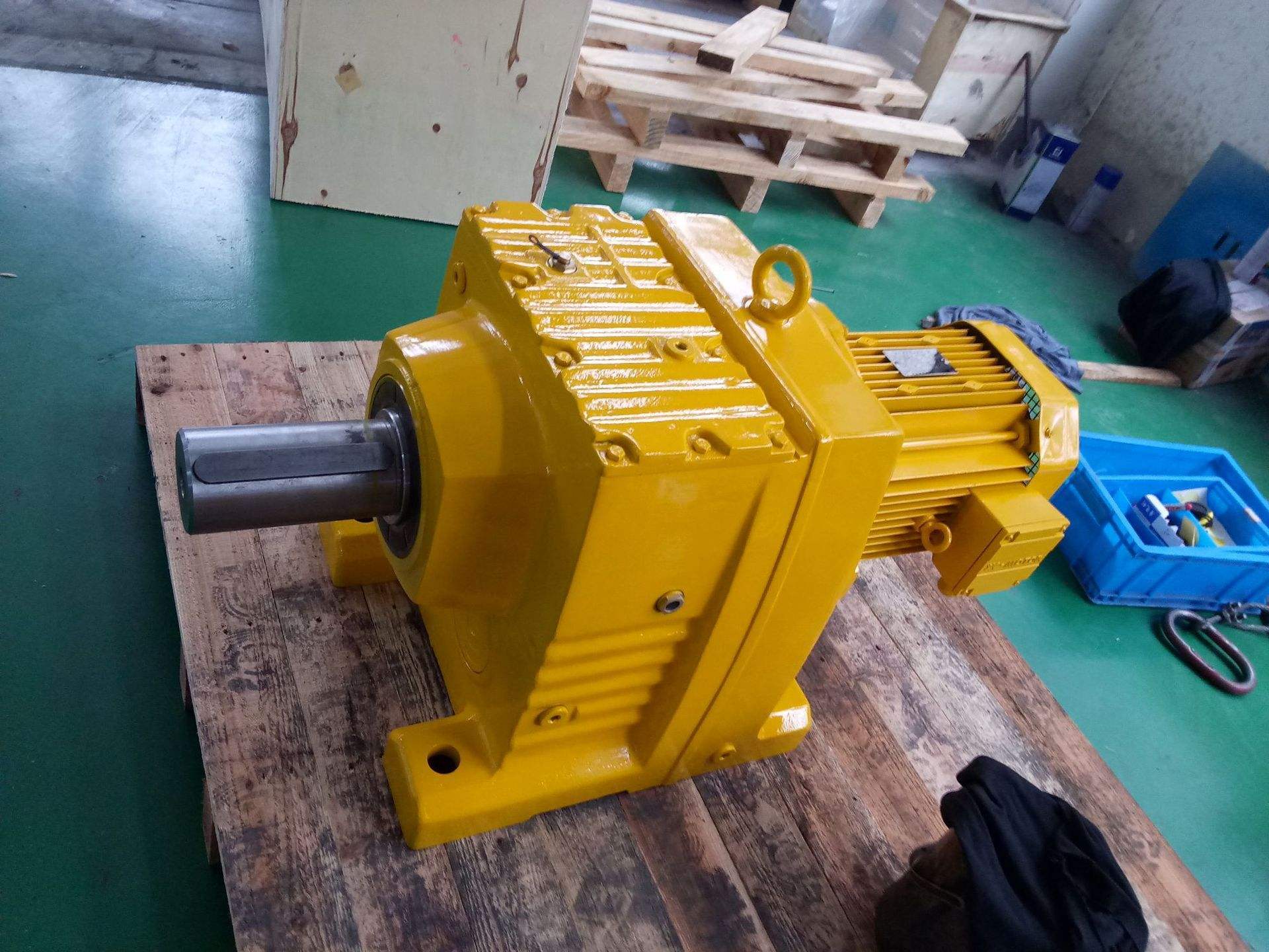 S97-Y4KW-4P减速机S97DRE132MC4-131.85-M6-0底脚尺寸是多少