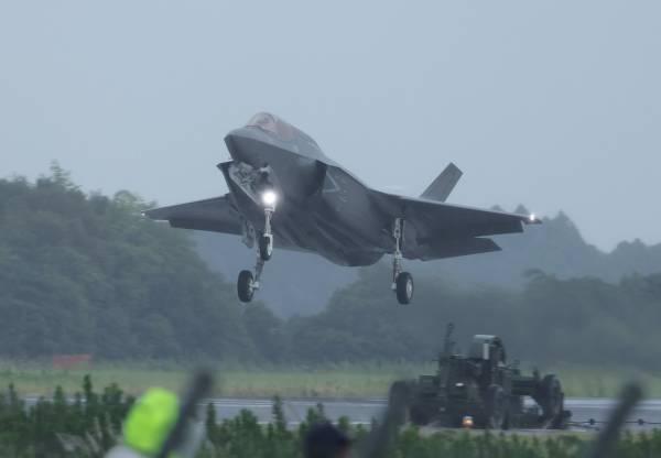 日本首批F-35B从美国飞回，战后首次拥有舰载战斗机